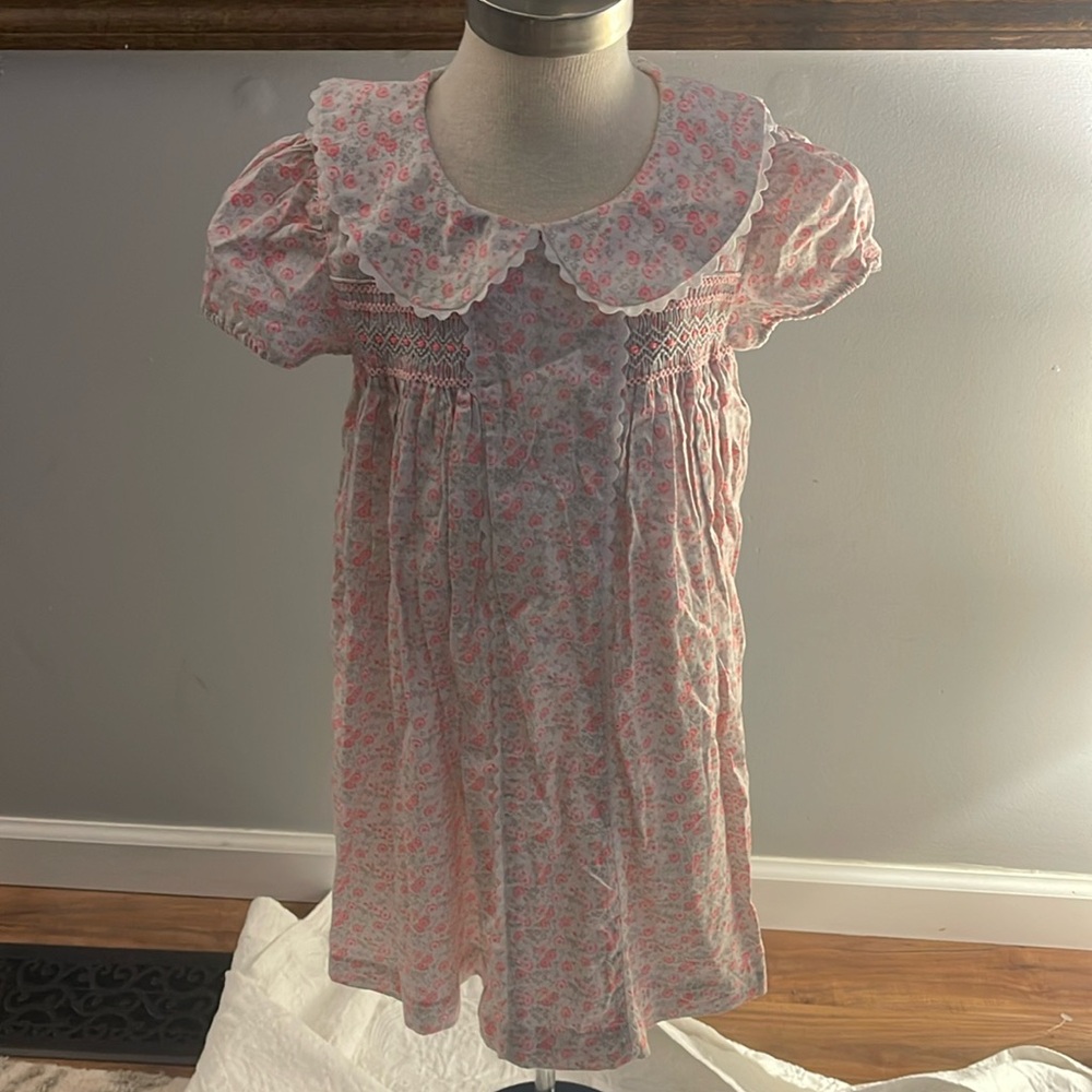 Phlona Little girls floral print Smocked dress with Peter Pan collar size 4
